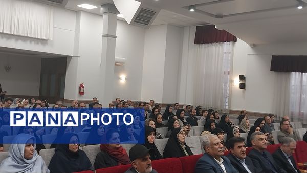 جلسه انجمن اولیا و مربیان در دبیرستان دوره دوم آرمینه مصلی نژاد