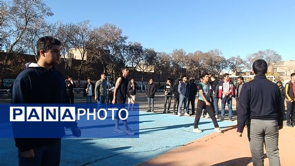 دومین روز از مسابقات گروهی والیبال در دبیرستان شاهد ابوذر گروهی