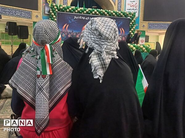 تجدید بیعت دختران وطن با آرمان‌های انقلاب در حسینیه امام