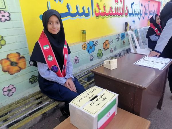 مراسم انتخابات شورای دانش آموزی در دبیرستان ناهید نخودی 