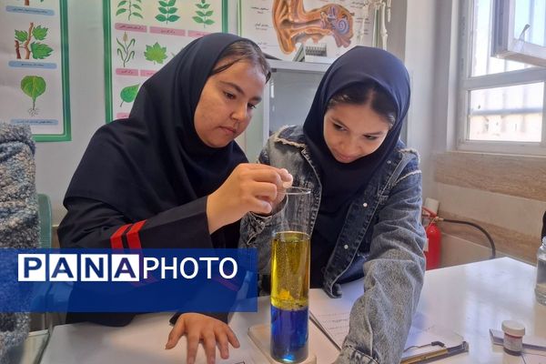 برگزاری مسابقات و درخشش نخبگان جوان در رقابت علمی دبیرستان هیات امنایی مقربی