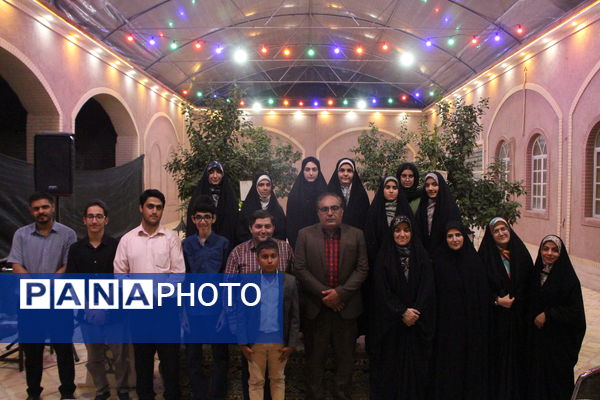 محفل شعر در سازمان دانش‌آموزی یزد 