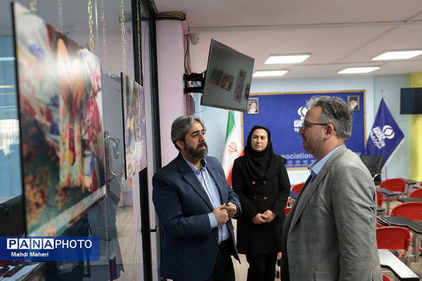 بازدید مدیر روابط عمومی بیمه معلم از نمایشگاه نوراوی اعتکاف