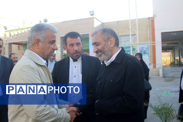 نواختن زنگ آغاز سال تحصیلی در دبیرستان شهیده سهام خیام  شاهد بوشهر