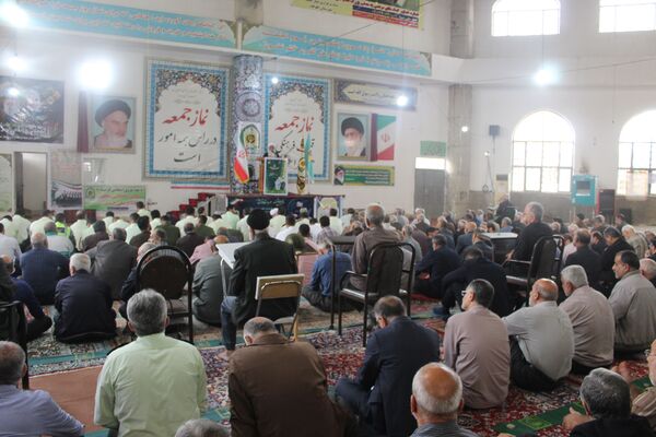 اقامه نماز جمعه در گلوگاه 