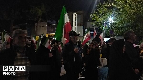 دختران نیشابوری در صف اول تجمعات-۳
