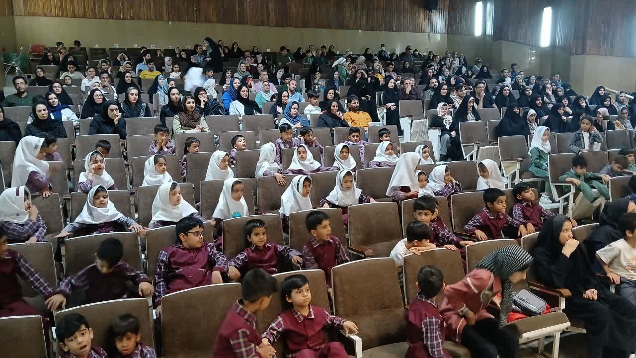 پایان‌سال تحصیلی خاطره‌انگیز با عروسک‌ها و ترانه‌ها