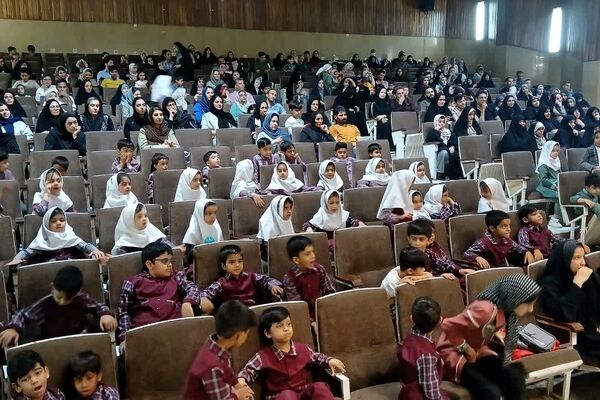پایان‌سال تحصیلی خاطره‌انگیز با عروسک‌ها و ترانه‌ها