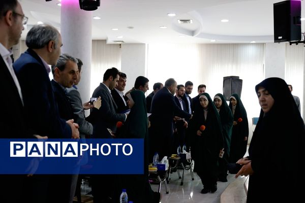 آیین تجلیل از برگزیدگان جشنواره‌های فرهنگی و هنری شمال‌غرب کشور در تبریز