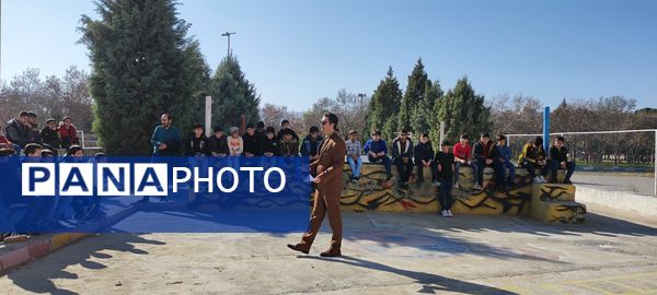 بازدید دانش‌آموزان دبیرستان فرزانگان از کتابخانه اندیشه شیروان