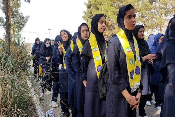 آغاز سال تحصیلی جدید و گرامیداشت هفته دفاع مقدس در دبیرستان شهید مجید دهنوی نیشابور