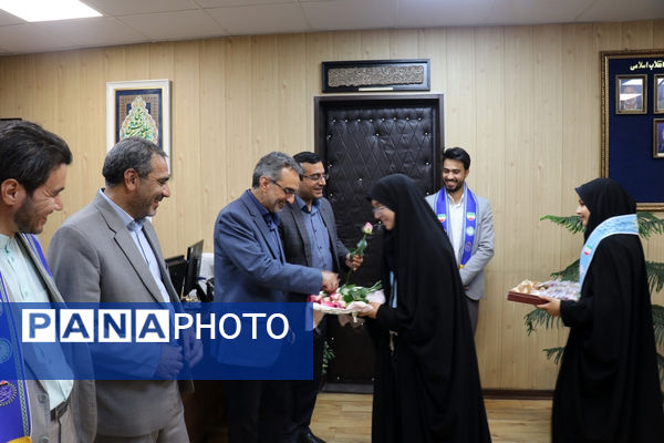 سپاس معلم در اداره آموزش و پرورش خراسان رضوی توسط دختران پیشتاز