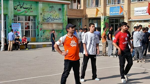 برگزاری مسابقات ورزشی دبیرستان معلم ساوجبلاغ در هفته تربیت‌بدنی