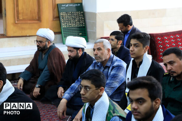 دیدار دانش آموزان بسیجی شهرستان بیرجند با نماینده ولی فقیه در استان