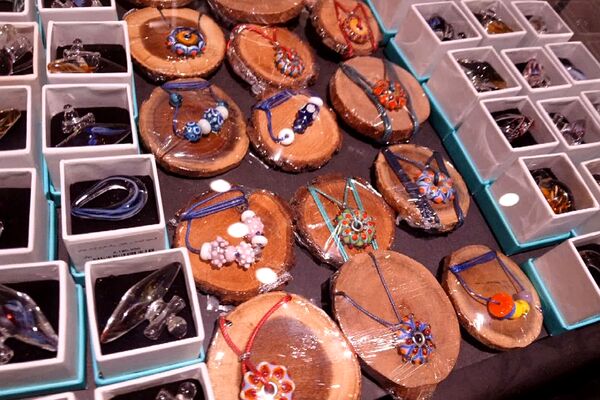 بازدید دانش آموزان ناحیه دو شهرری از نمایشگاه صنایع دستی برج میلاد 