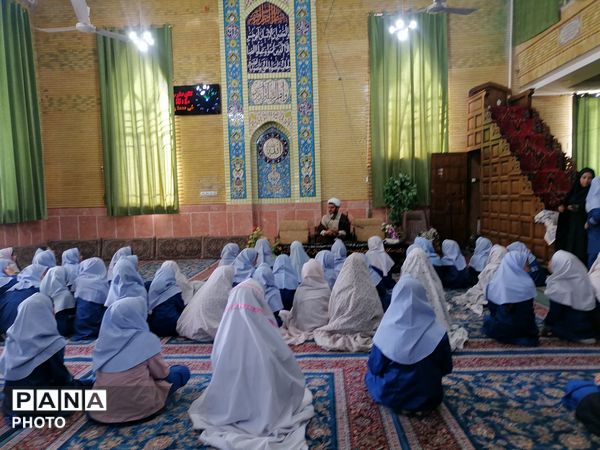 محفل انس با قرآن و اقامه نماز جماعت در سومین روز ماه مبارک رمضان 