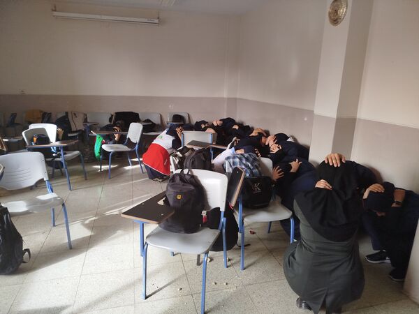 نواخته شدن بیست و ششمین زنگ نمادین استانی مانور زلزله در مدرسه شاهد ظهور آموزش و پرورش ناحیه یک