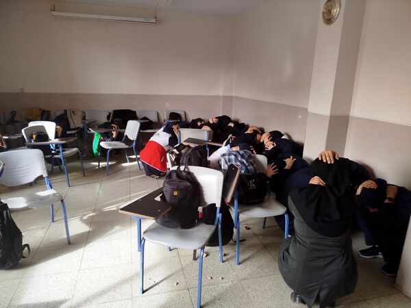 نواخته شدن بیست و ششمین زنگ نمادین استانی مانور زلزله در مدرسه شاهد ظهور آموزش و پرورش ناحیه یک