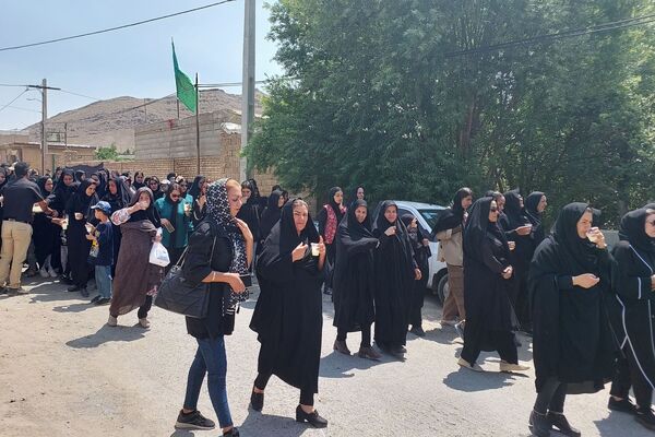 مراسم عزاداری و زنجیر‌زنی روز عاشورا در بوانات