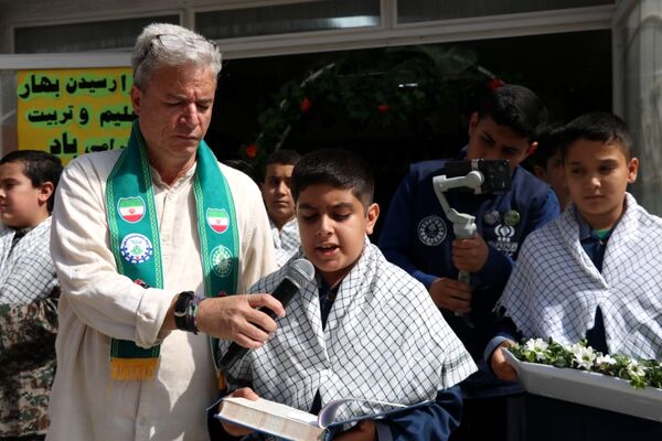 جشن اول مهر و زنگ ایثار در دبستان شهریار