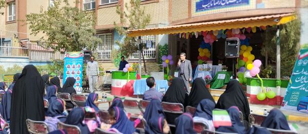 جشن شکوفه ها در دبستان شهید رضا نایب ناحیه۴ مشهد