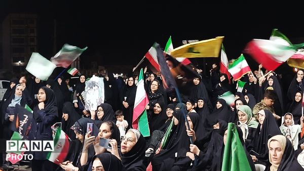 تجدید بیعت با رهبر و آرمان‌های انقلاب در خرم آباد