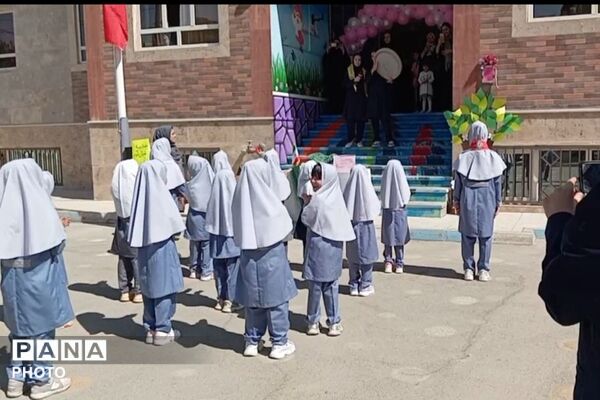 جشن شکوفه های آموزشگاه شریعتی نیا چهاردانگه