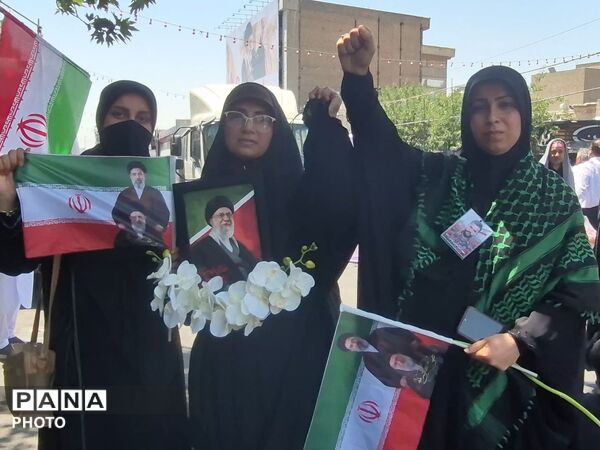 اشک یک ملت در بدرقه رهبر شهید