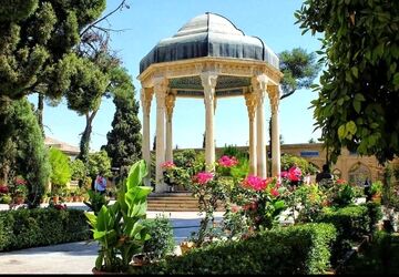 حافظ؛ شاعر جاودان عشق، عرفان و خرد ایرانی