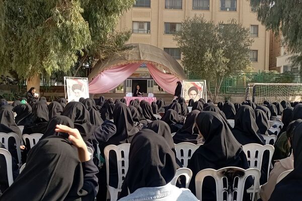 جشن پرشور روز دانش‌آموز در دبیرستان ملوک زندی 