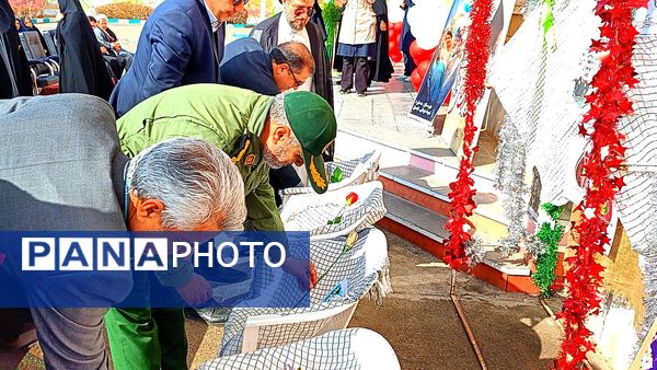 نواختن زنگ انقلاب در دبیرستان نمونه ایمان