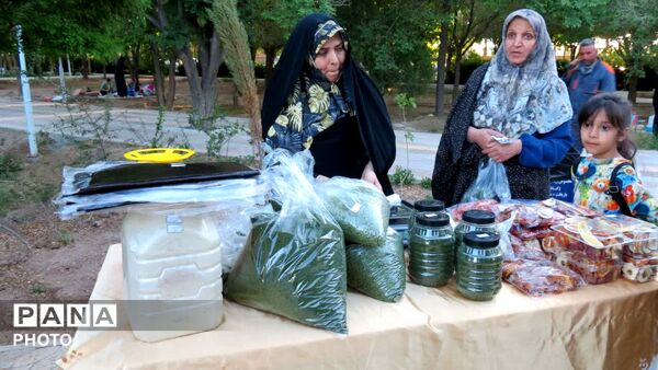 نمایشگاه تخصصی محصولات ارگانیک و صنایع دستی در بوستان لاله شهر کهک