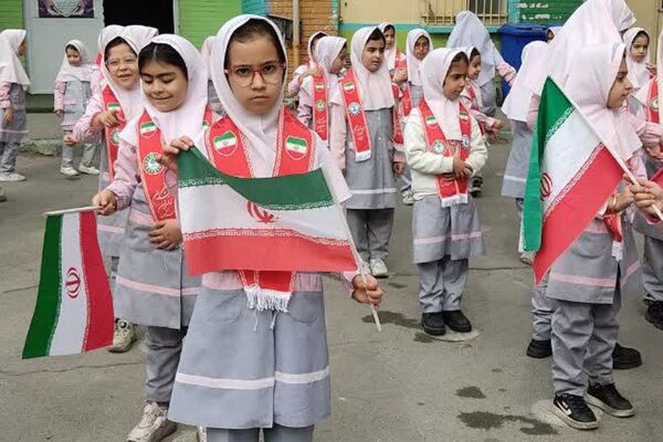 جشن نیمه شعبان و فجر با شور پیشتازان در مدرسه شهید جواد سرافراز