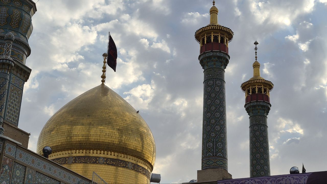 حرم خواهر امام مهربانی غرق در اندوه برادرشد