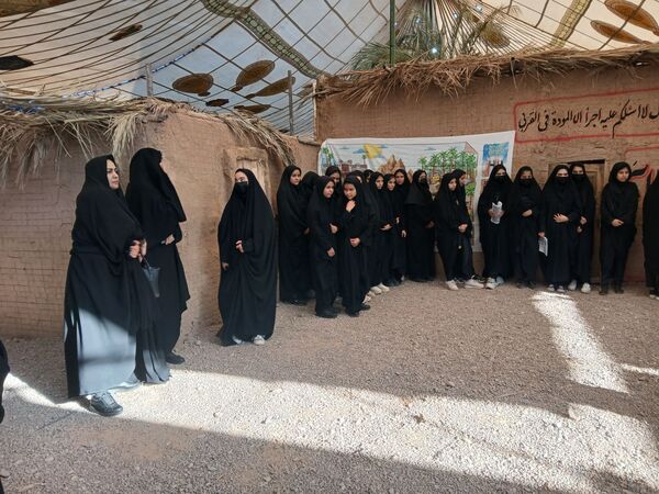 بازدید دانش آموزان باخرز از نمایشگاه ریحانه النبی