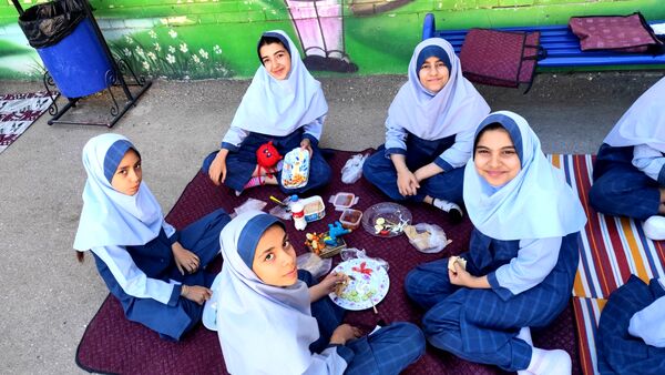 روز جهانی کودک و تخم مرغ در مدرسه شاهد خیر سجادی 