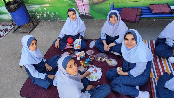 روز جهانی کودک و تخم مرغ در مدرسه شاهد خیر سجادی 
