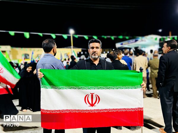 ایستادگی با چاشنی وحدت