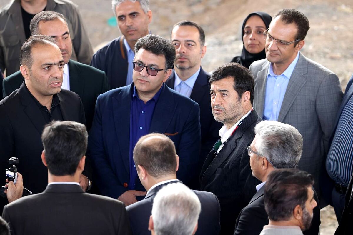 بازدید دنیامالی از مجموعه ورزشی امام خمینی (ره) اراک/ دستور وزیر ورزش بر تسریع در تکمیل پروژه 3 هزار نفری