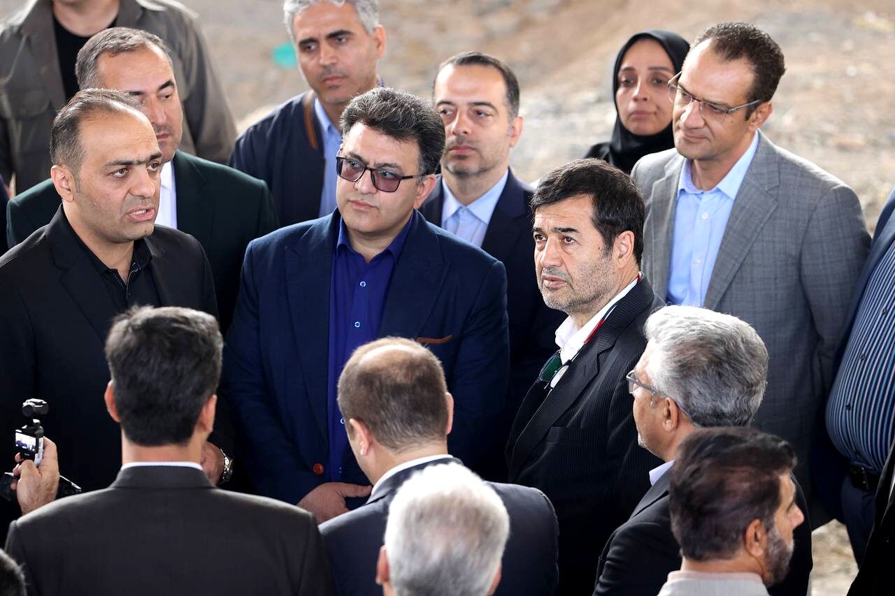 بازدید دنیامالی از مجموعه ورزشی امام خمینی (ره) اراک/ دستور وزیر ورزش بر تسریع در تکمیل پروژه 3 هزار نفری
