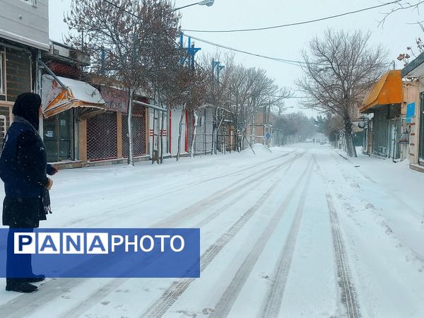 برف و بارانی همراه با شادی در شهرستان زاوه