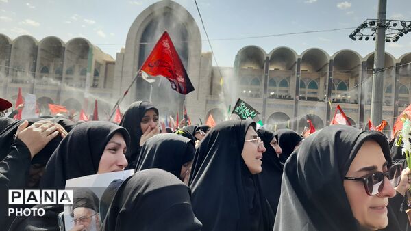 تجدید میثاق با آرمان‌های انقلاب، تهران در سوگِ رهبر شهید یکپارچه سیاه پوش شد