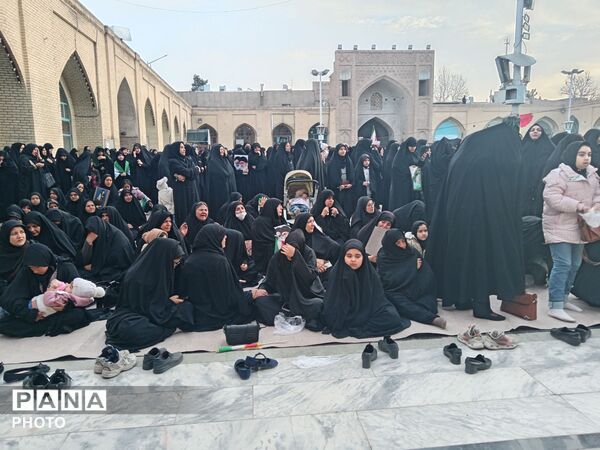 مردم ولایت مدار نیشابور در سوگ رهبر آزاده شهیدشان در مسجد جامع