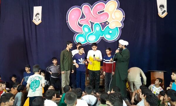 مسابقات جذاب در شب اول از اعتکاف دانش‌آموزی در بهشت نیشابور