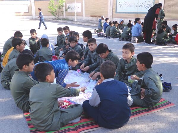 دورهمی «صبحانه سالم»  در دبستان شهدای غزه قم