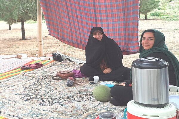 دورهمی روز طبیعت در پارک جنگلی پردیسان قم