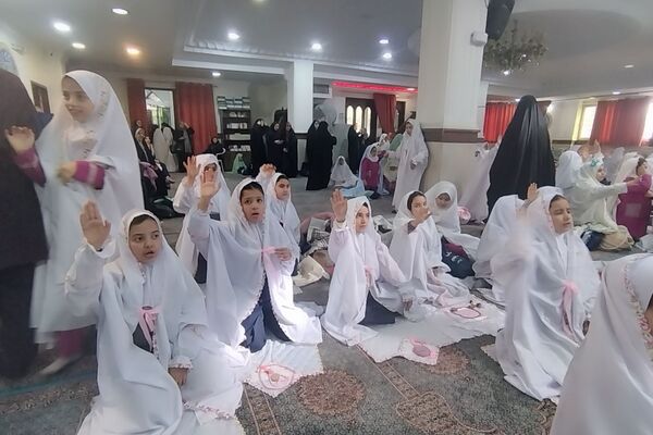 آیین جشن تکلیف دانش‌آموزان دختر شهرستان پردیس در فضایی معنوی و باشکوه