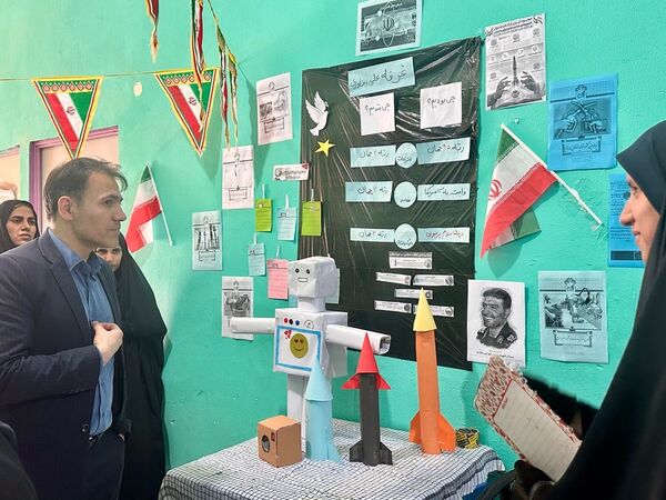 ۲۲ بهمن؛ نمایش خلاقیت دانش‌آموزان سردشتی در غرفه‌های فرهنگی و آموزشی