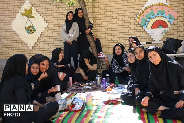 صبحانه سلامت در هنرستان شهید سادلجی؛ گامی برای تقویت بدن و ذهن هنرجویان