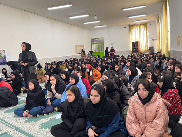 برگزاری جلسه پیشگیری از آسیب‌های اجتماعی در هنرستان بصیرت آشخانه